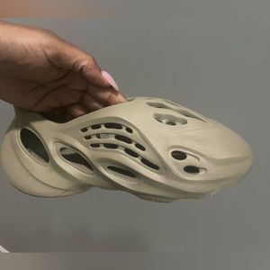 YZY FOAM RNR